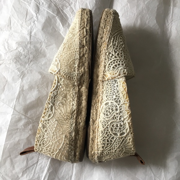 Chloe | Scalloped Lace Espadrille Flat - Picture 9 of 10